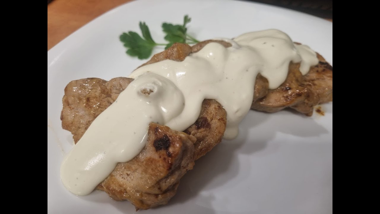Solomillo de cerdo con salsa de queso azul