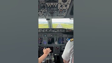 Landing into Liverpool Airport 737-800 Cockpit View #cockpit #airportlanding #cockpitview