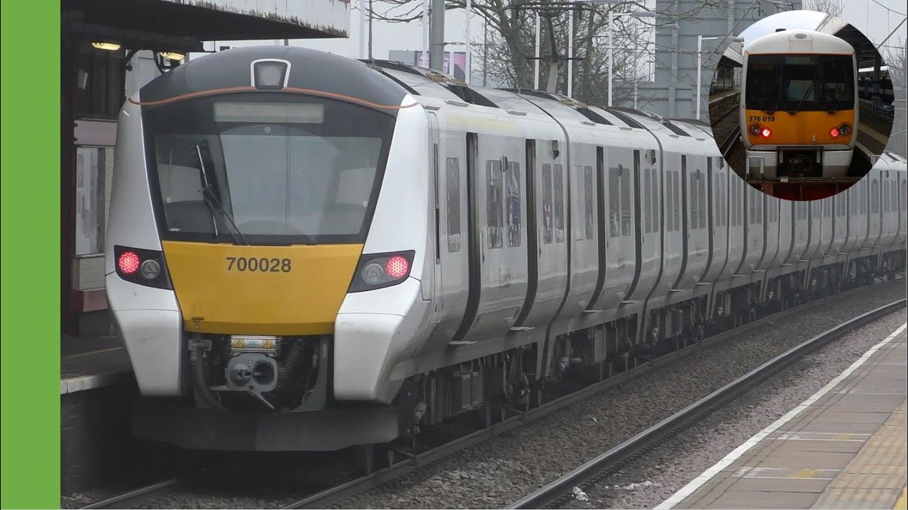 Trains at Mill Hill Broadway