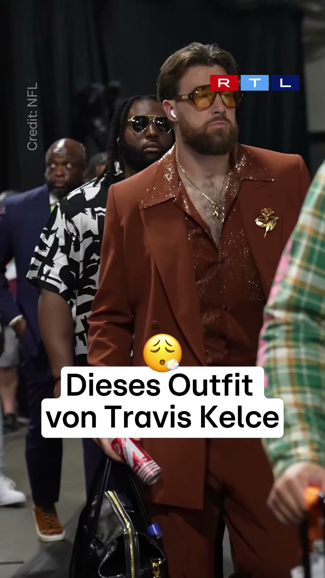 Travis Super Bowl Outfit ?