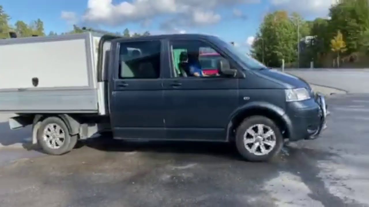Flakbil med skåp Volkswagen Transporter Chassi Dubbelhytt 2.5 TDI