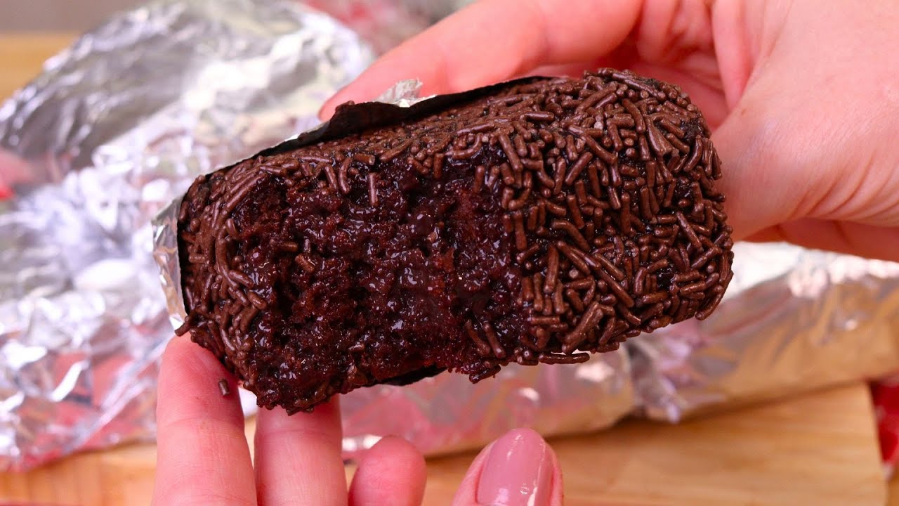 BOLO GELADO DE CHOCOLATE EMBRULHADO BEM MOLHADINHO | BOLO GELADO DE BRIGADEIRO FÁCIL