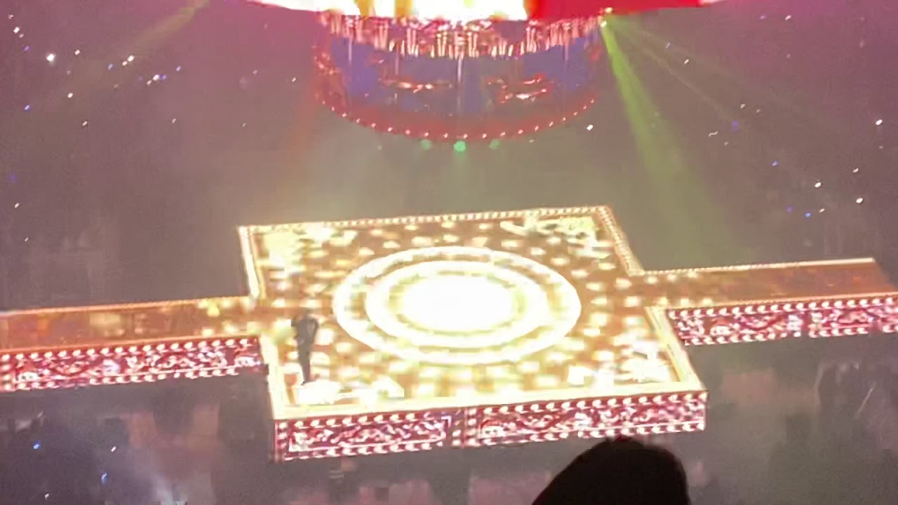 Bad bunny concert - YouTube