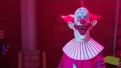 Killer Klowns from Outer Space Scare Zone | Universal Studios Halloween Horror Nights