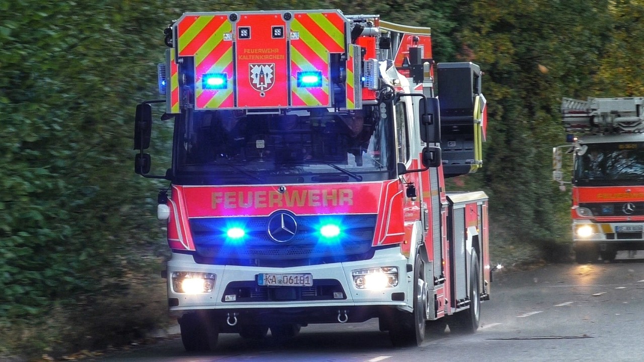 [Feueralarm während der DLK Ankunft!] Einsatzfahrten Freiwillige Feuerwehr Kaltenkirchen