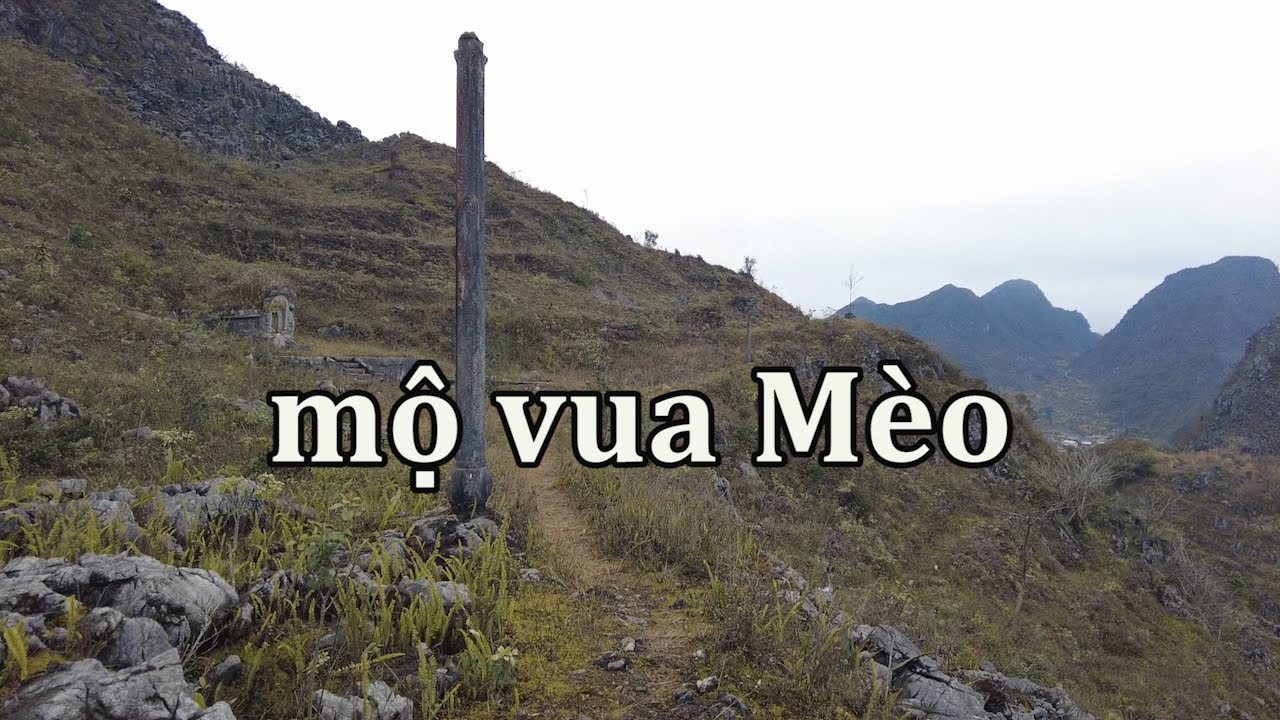 Mộ vua Mèo trên núi đá cheo leo.