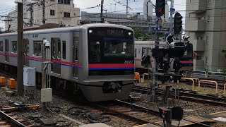 京成3700形3811F　特急成田空港行き　京成3000形3027F　特急京成上野行き　京成津田沼にて