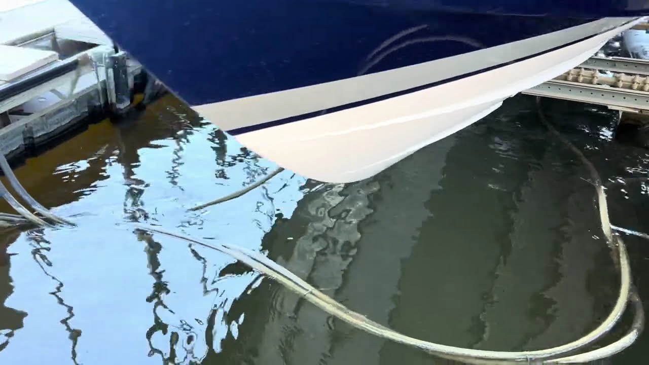 DockRealty.com - DLS# 46272       27,000# Poly Lift