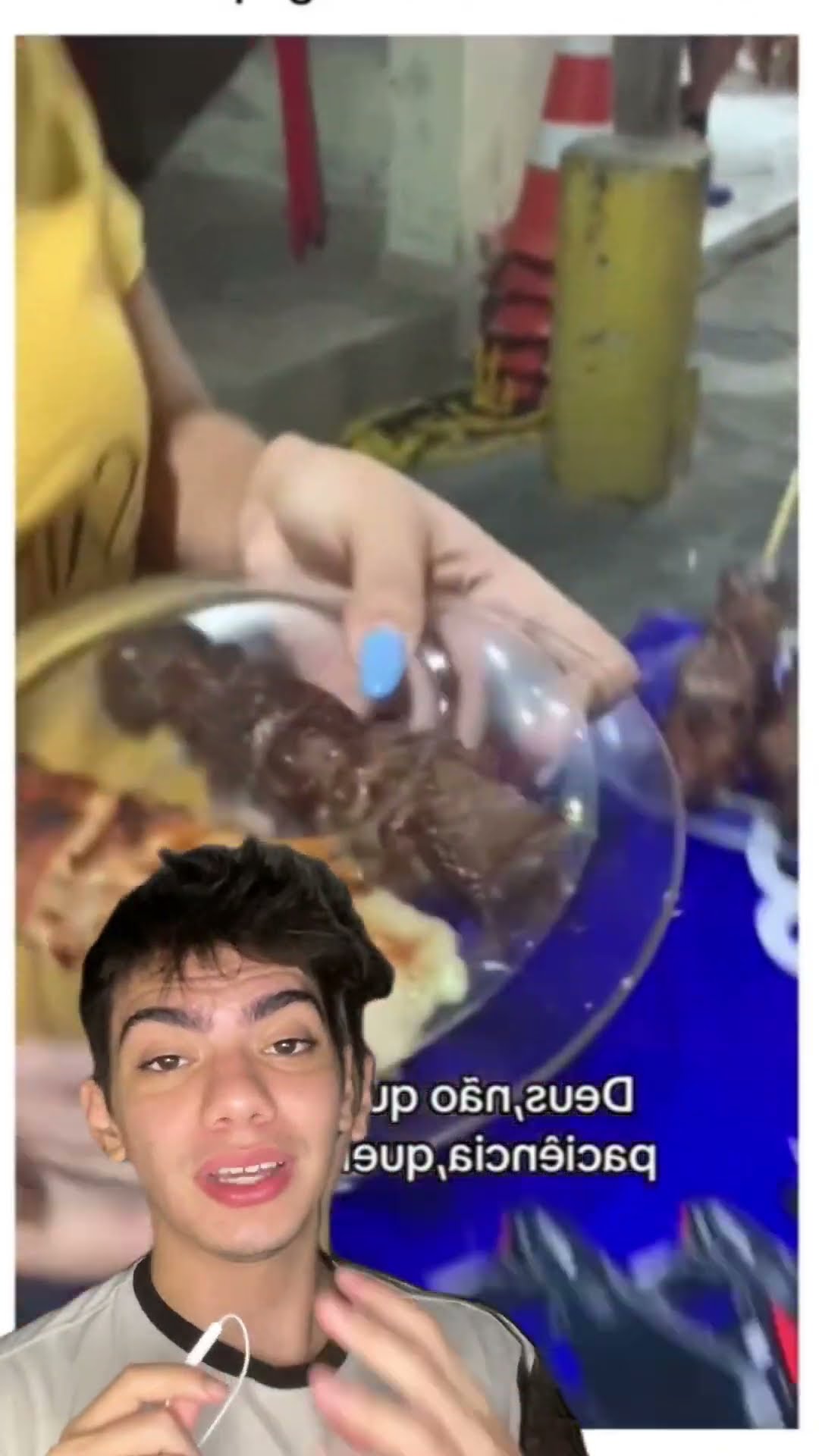 Pra tirar o palito do espetinho: prato em cima, puxa o espeto e pronto! ??