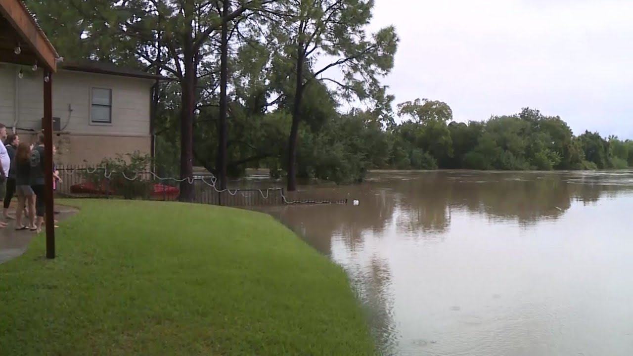 Street flooding along Clear Creek in League City due to TS Beta YouTube