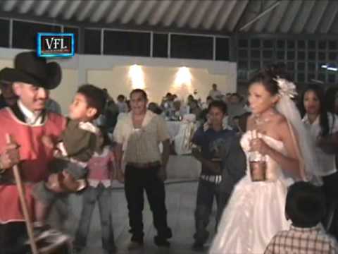 Lili y Enrique - Enlace matrimonial (Resumen de bo...