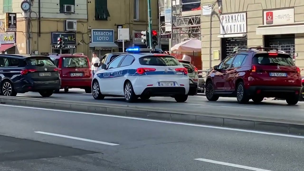 Polizia Locale in sirena nel traffico