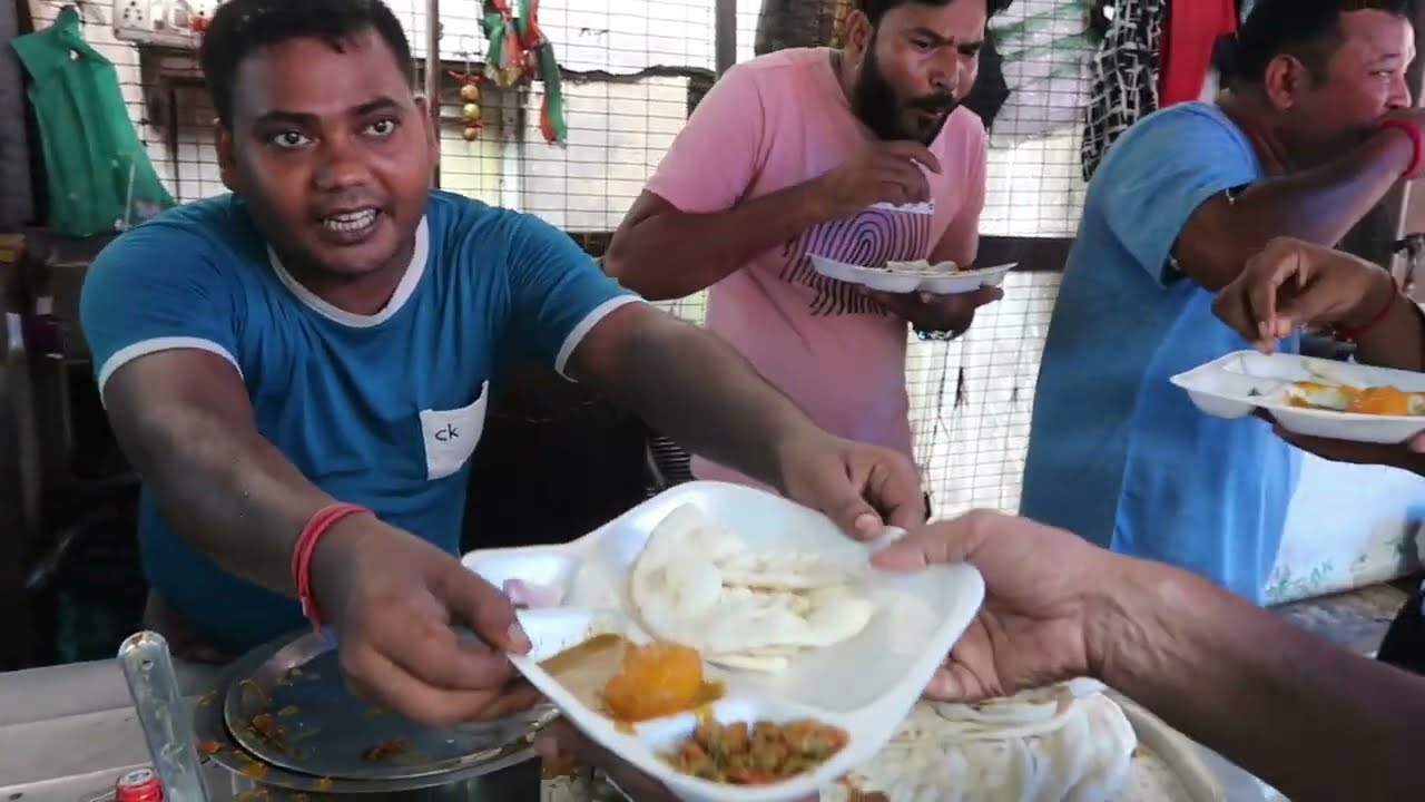 The Man Shoughting & Selling   20 Rs/ Thali ( 2 Tandoori Roti & Two Veg Curry )   Roadside Food