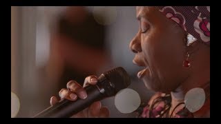 Video thumbnail of "Angelique Kidjo - Toro Mata - Arte Les Concerts Volants"
