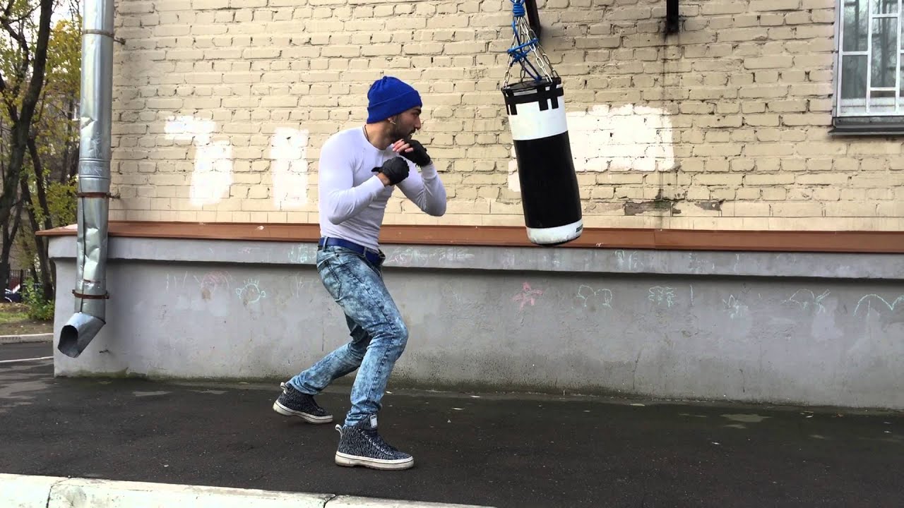 Кореш спорт. Тренировка на груше зимой на улице. Фото работа с грушей на улице.