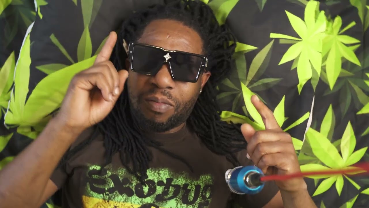 YouTube पर Serial Killaz ft Mad Sam - Fat Spliff (Official Video) देखें YouTube पर Serial Killaz ft Mad Sam - Fat Spliff (Official Video) देखें