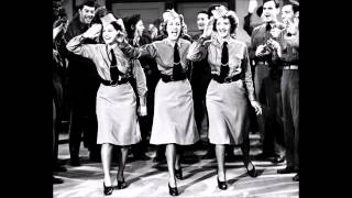 Vignette de la vidéo "The Andrews Sisters - Boogie Woogie Bugle Boy (1941)"