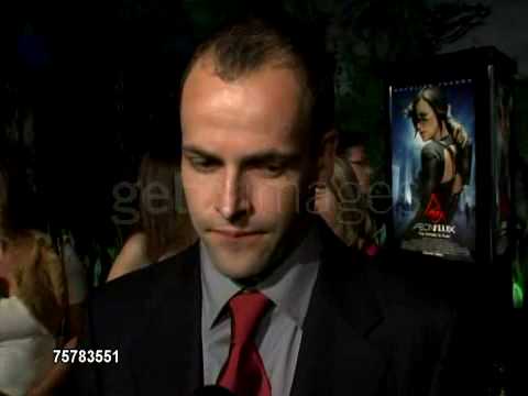 Jonny Lee Miller Interview Aeon Flux Premiere - YouTube