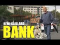 [Video] Ο Rémi Gaillard ξαναχτυπά: Ο Γάλλος φαρσέρ γίνεται ληστής τράπεζας και σκορπά τον τρόμο (και γέλιο)