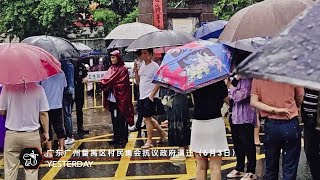 6月3日，广东广州番禺区里仁洞村，村民围堵村委会大门，抗议当地政府在村民没有签字同意的情况下开始拆迁。