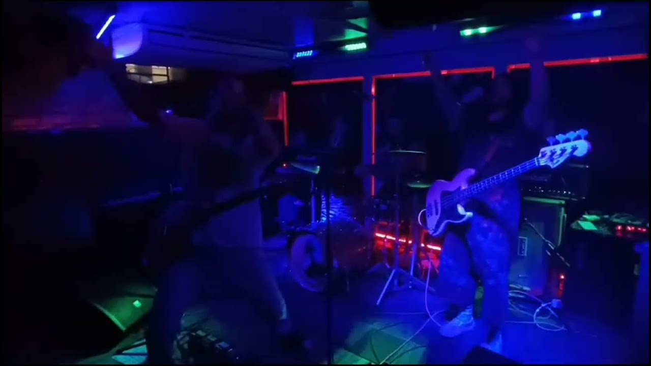 Fluffy Machine - Viviane Live at Bloc+, Glasgow