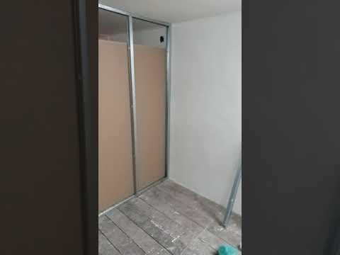 Vídeo: Como pendurar uma prateleira em uma parede de gesso cartonado: técnica de execução, materiais e ferramentas necessários