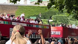 🏴Lionesses Celebrate on Open-Top Bus to Buckingham Palace