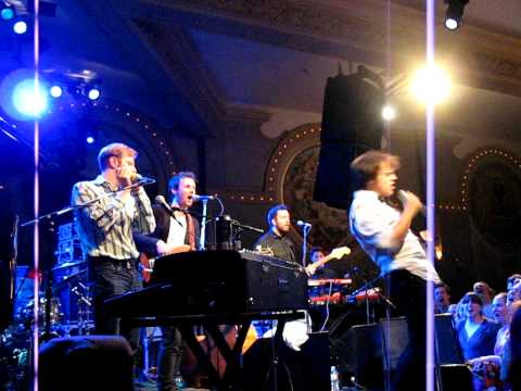 Jamie Cullum & Joe Powers - I Feel Fine (live)