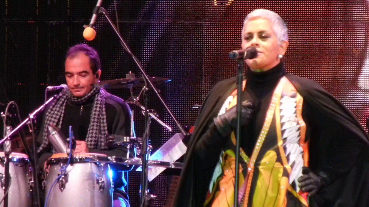 A su merced / Eugenia León