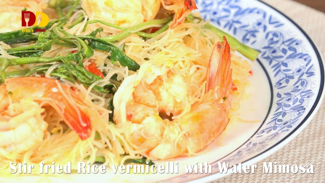 Stir Fried Rice Vermicelli with Water Mimosa | Thai Food | Mee Pad Krachade | หมี่ผัดกระเฉด