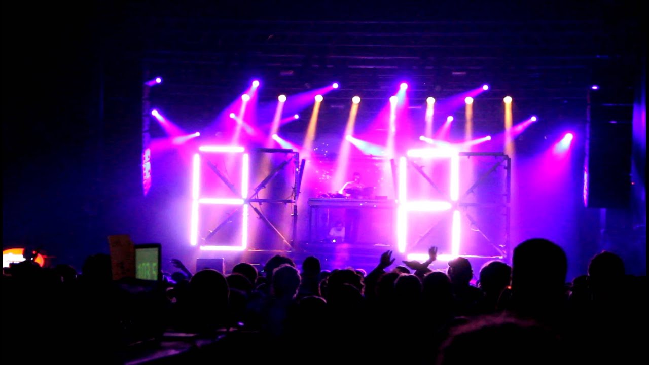 Zombie Nation Live Feest in het park 2011 (Deel2) YouTube