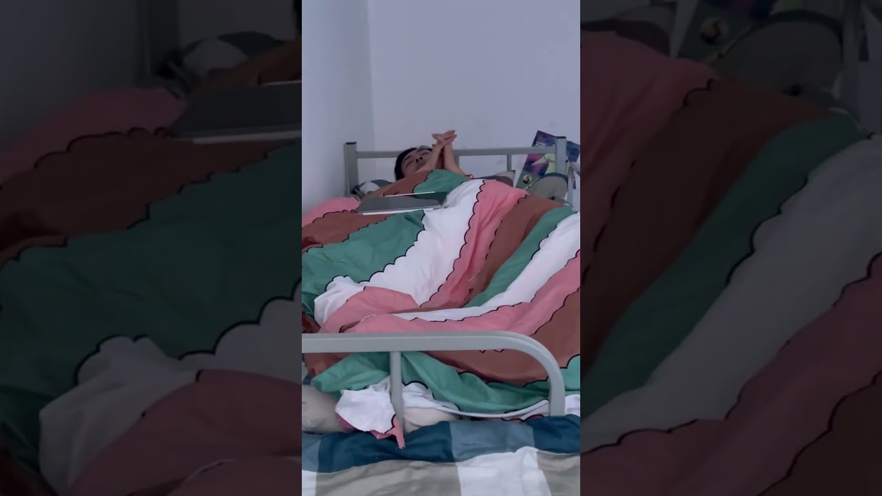 叫醒打呼舍友的正確方式