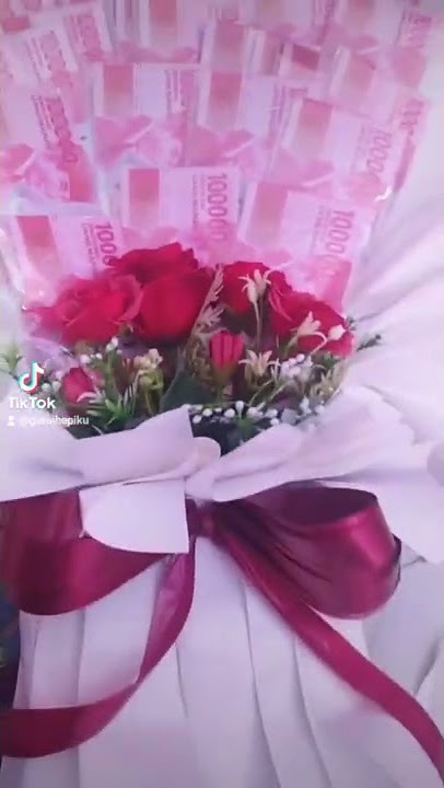 Buket uang dengan jumlah 15 juta . info wa 085789637772