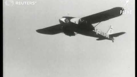 Bird Man Clem Sohn falls to death when parachute fails (1937)