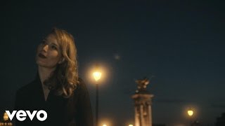 Video thumbnail of "Sarah McKenzie - Paris In The Rain"