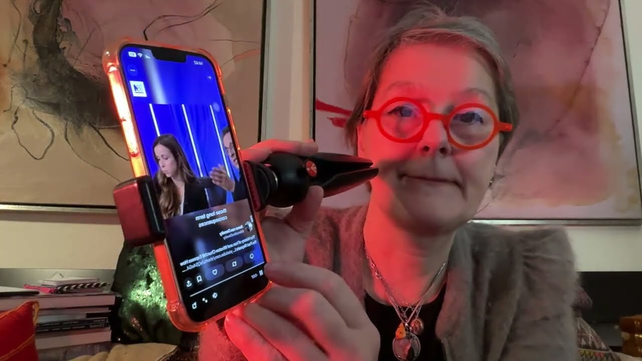 Комментатор политических новостей