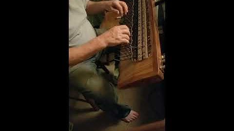 Harmony array mbira with chain