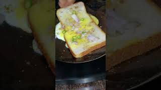 Agar jaldi mei hai to iss tarah banaye tawa egg bread sandwich ?#shorts