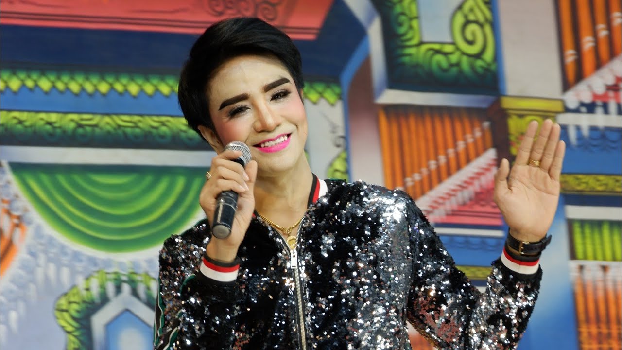 เผื่อจะใช่ยิ้มใจบาง  พระเอกเนื้อนุ่ม หนุ่มพรชัย