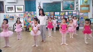 Biểu diễn tổ hợp các động tác ballet lớp Ballet trẻ em D.A.N Studio