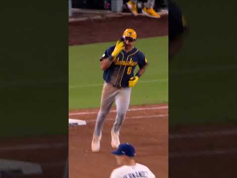 DAVID HAMILTON EXTENDS THE BREWERS LEAD IN THE 9TH!