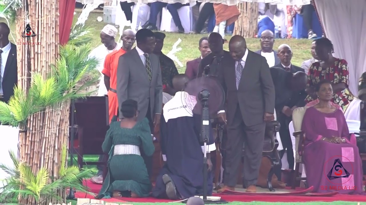 Ssabasajja Kabaka Nga Akwasa Omuzila Mbazila Ekyapa Kye Taka Lyeyawangudde Mu Nkuuka