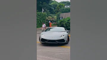 Indian police admiring the beauty of Lamborghini huracan 👮😍😍❤️😋😋💰💰 #india #police #japan #viral #uk