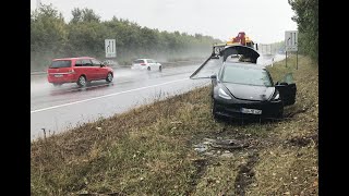 Tesla Model 3 Aquaplaning crash