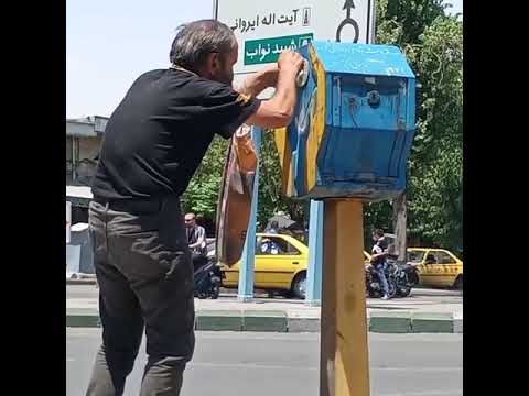 بر طبل شادانه بکوب