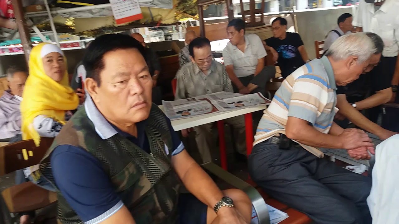 Čína, Hongkong 2017, ranni trh na nasi ulici trva az do 22.00 mistniho casu, 26. 10. 2017 camera iphone 8 plus apk