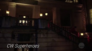 Arrow 7x09 "Elseworlds" | Batwoman Stops Inmates