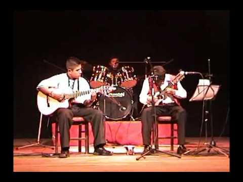 CHARANGO CHRISTIAN GONZALES - GUITARRA VICTOR BARR...