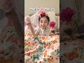 يا وردة يا وردة يا وردة في البستان يا مسكن الفراشة يا زينة الأغصان