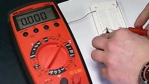 DC and AC voltage measurements with a digital multimeter - Version A